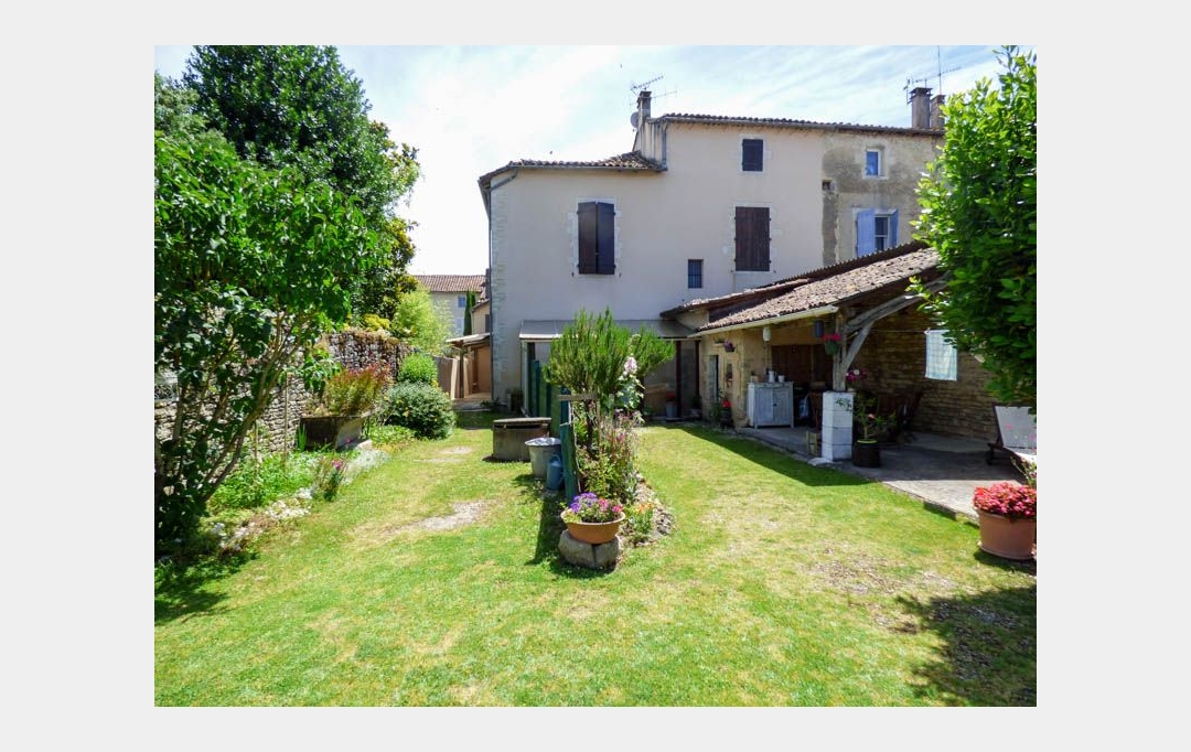 Agence Immobilière Berland Bennett : Maison / Villa | RUFFEC (16700) | 280 m2 | 315 000 € 