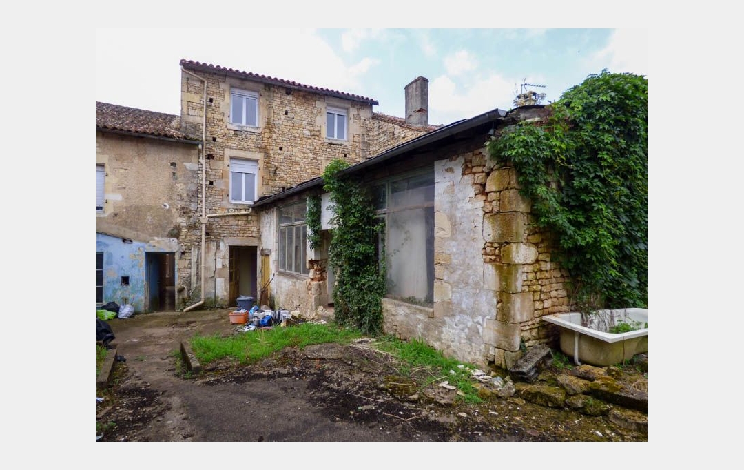 Agence Immobilière Berland Bennett : Local / Bureau | SAUZE-VAUSSAIS (79190) | 274 m2 | 66 480 € 