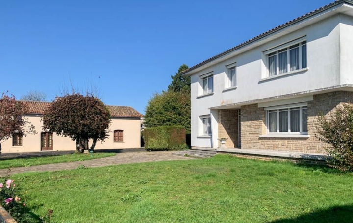  Agence Immobilière Berland Bennett Maison / Villa | SAUZE-VAUSSAIS (79190) | 209 m2 | 265 000 € 